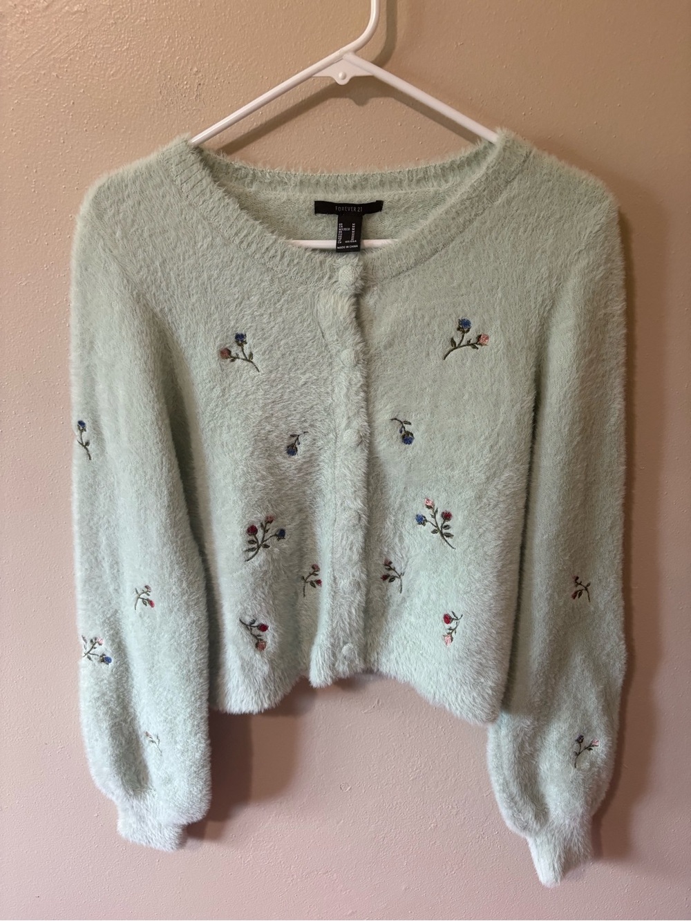 Forever 21 Fuzzy Embroidered Floral Cardigan in Light Mint Women’s size M NWT!!